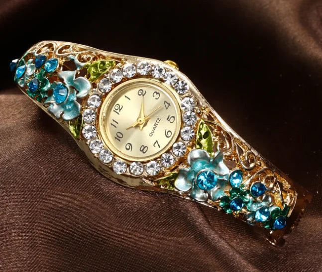 Fashionable Women's Student Bracelet Watch with Diamonds