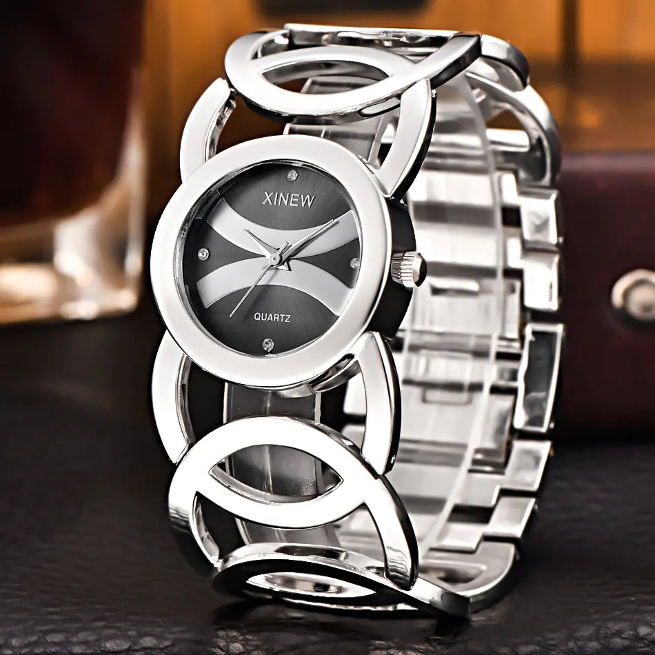 Fashionable Women's Quartz Watch with Stainless Steel Bracelet