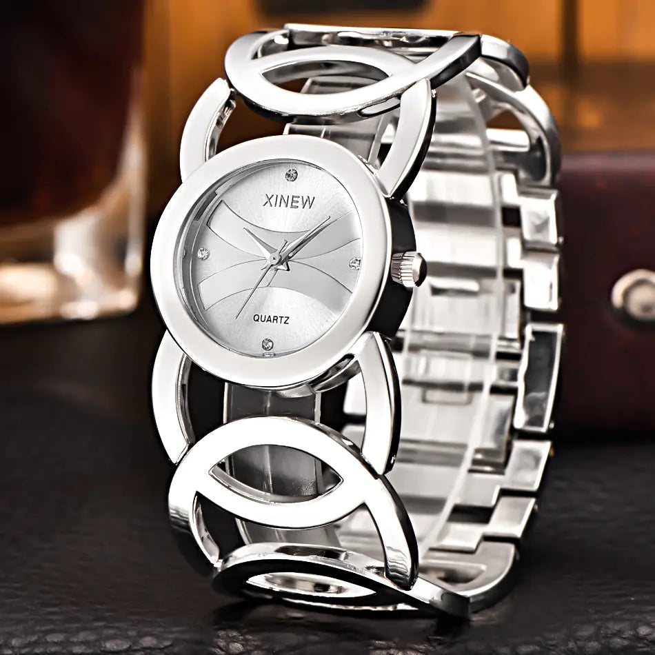 Fashionable Women's Quartz Watch with Stainless Steel Bracelet