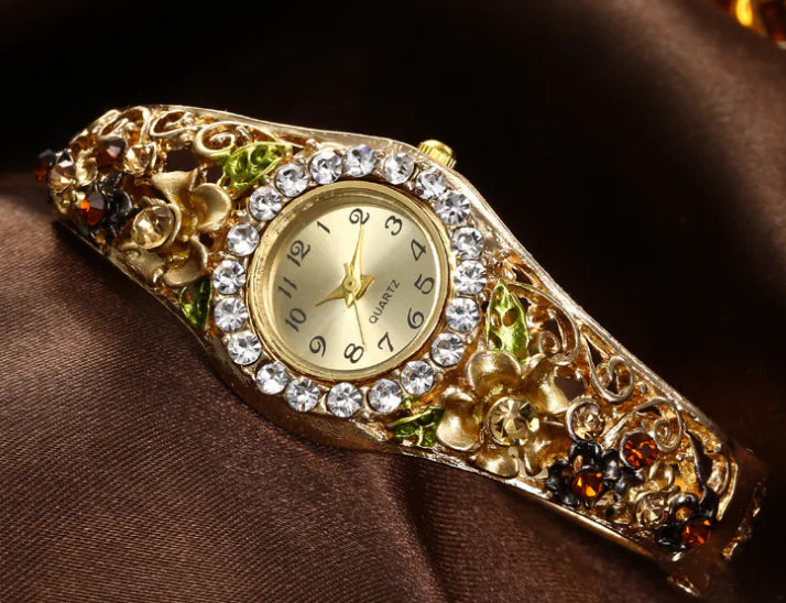 Fashionable Women's Student Bracelet Watch with Diamonds