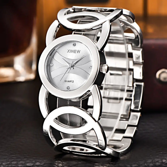 Fashionable Women's Quartz Watch with Stainless Steel Bracelet