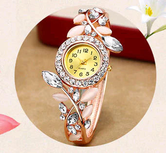 Fashionable Women's Student Bracelet Watch with Diamonds