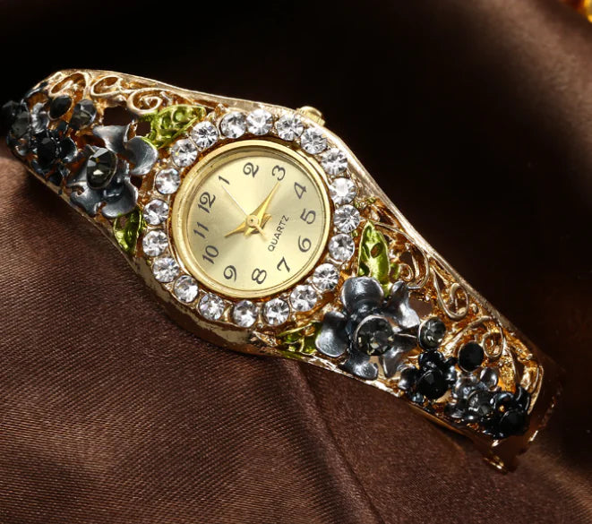 Fashionable Women's Student Bracelet Watch with Diamonds