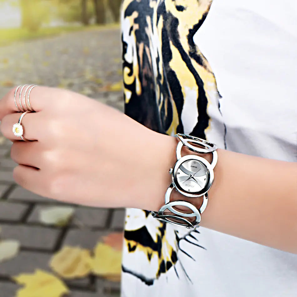 Fashionable Women's Quartz Watch with Stainless Steel Bracelet
